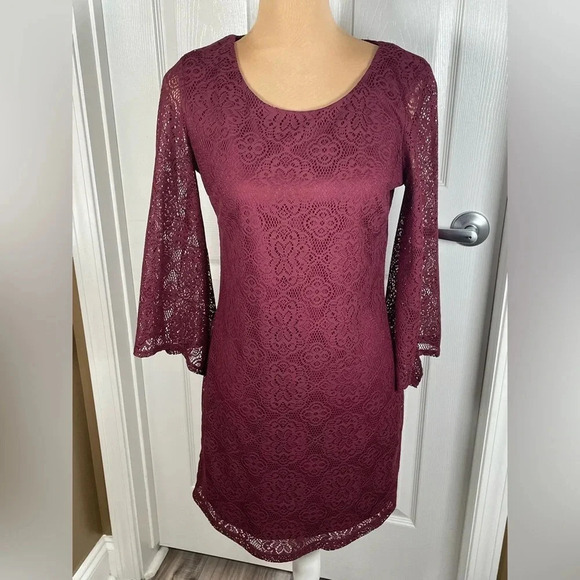 A. BYER - WOMEN'S MAROON WINE PURPLE LACE DRESS - FLARED SLEEVES - SIZE M - Picture 7 of 8